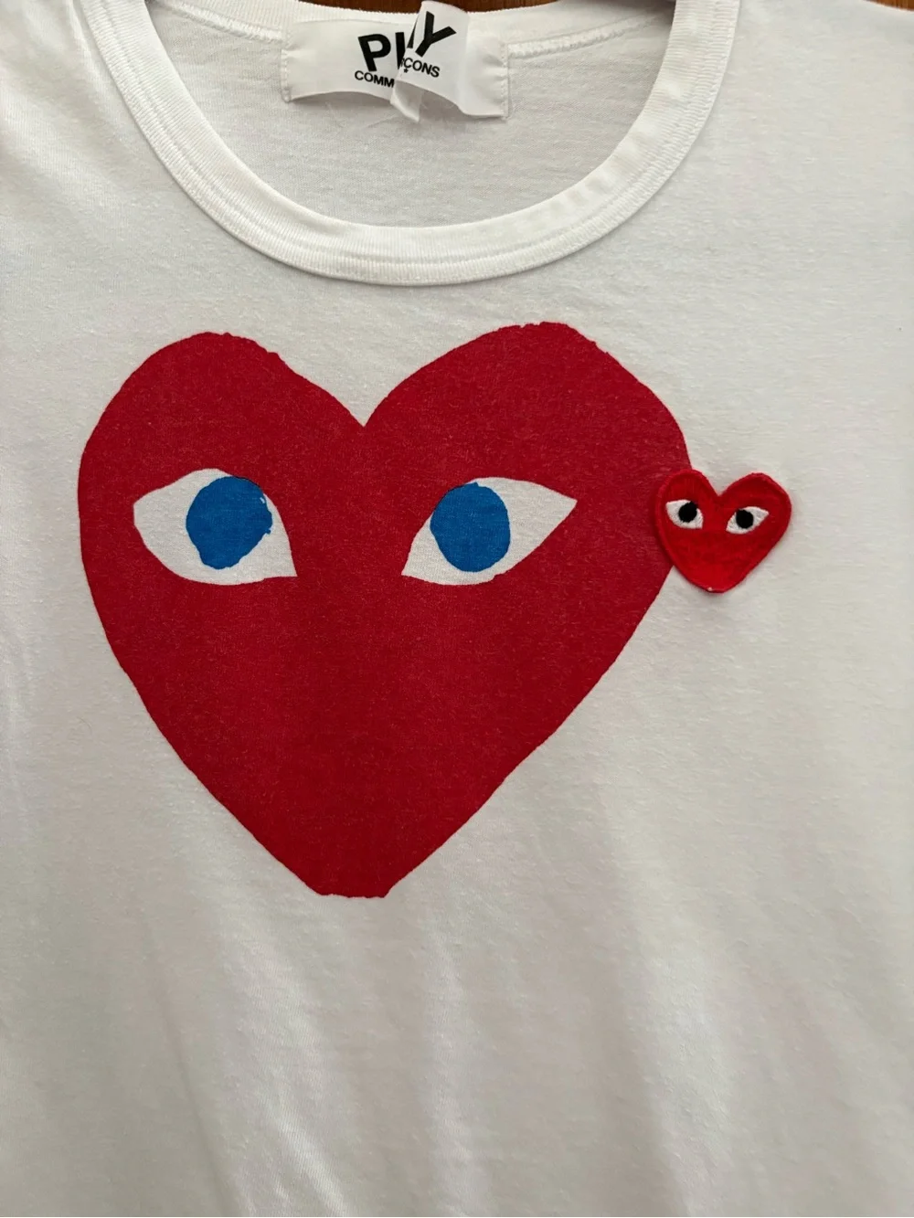 COMME DES GARCONS CDG PLAY Mens sz L Big Red Heart Blue Eyes Tshirt